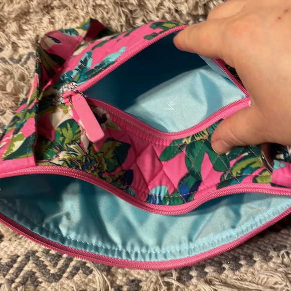 Vera Bradley “Tropical Paradise” Hipster Crossbody  - BRAND NEW WITHOUT TAGS!! - Picture 4 of 5
